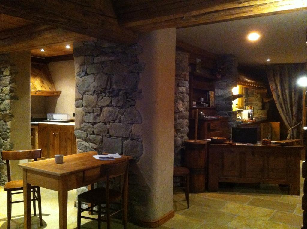 Bed and Breakfast Les Trompeurs Chez Odette Конье Экстерьер фото